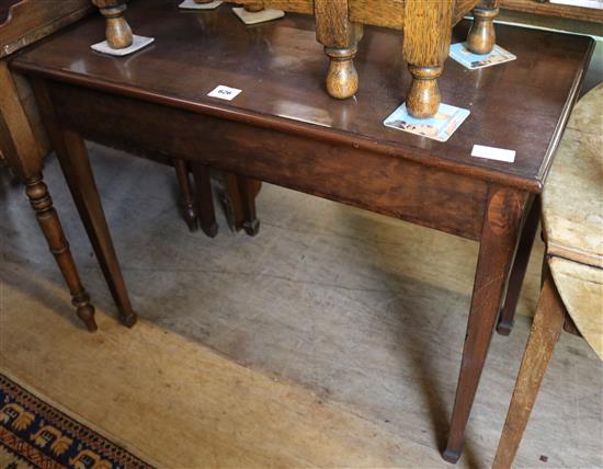 Mahogany side table(-)